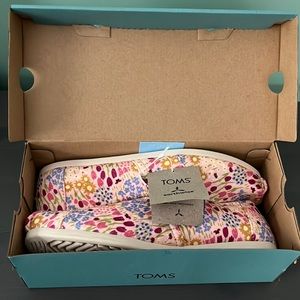 NWT Alpargate Floral size 10 Toms Slip On Shoes